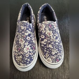 US Sports, girls size 3, slip on shoe